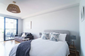 Sunny Large Bondi Studio -Lift-Parking-Balcony-AC, Sydney